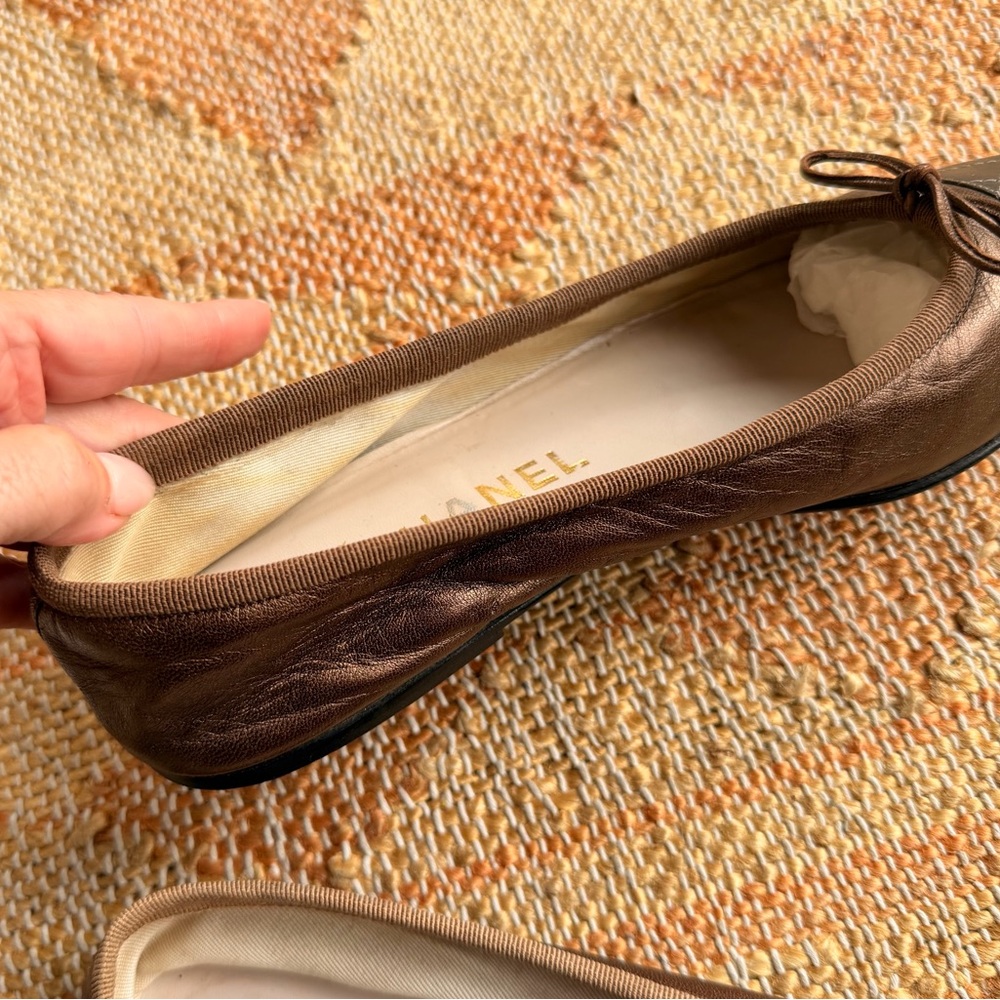 Vintage Chanel ballet flats bronze metallic quilted cap toe bow trim 38.5 - Picture 10 of 13